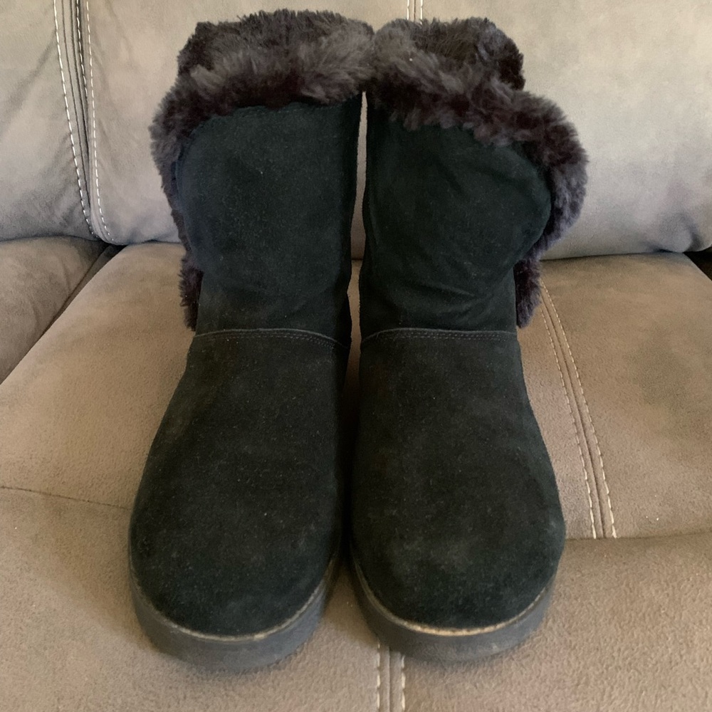 Black faux fur boots